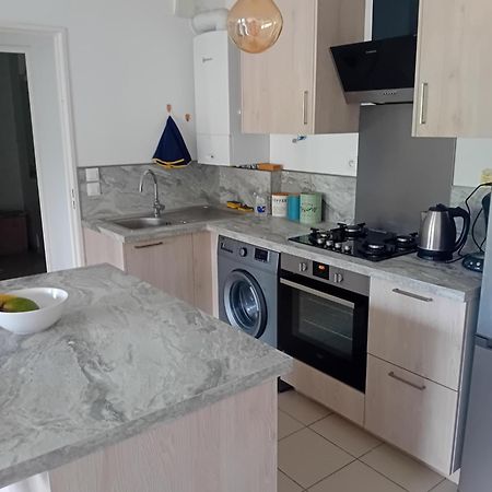 Superbe Appartement T2 Cuers Exterior photo