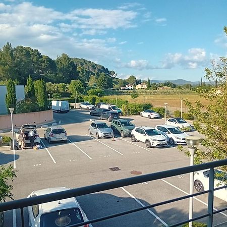 Superbe Appartement T2 Cuers Exterior photo