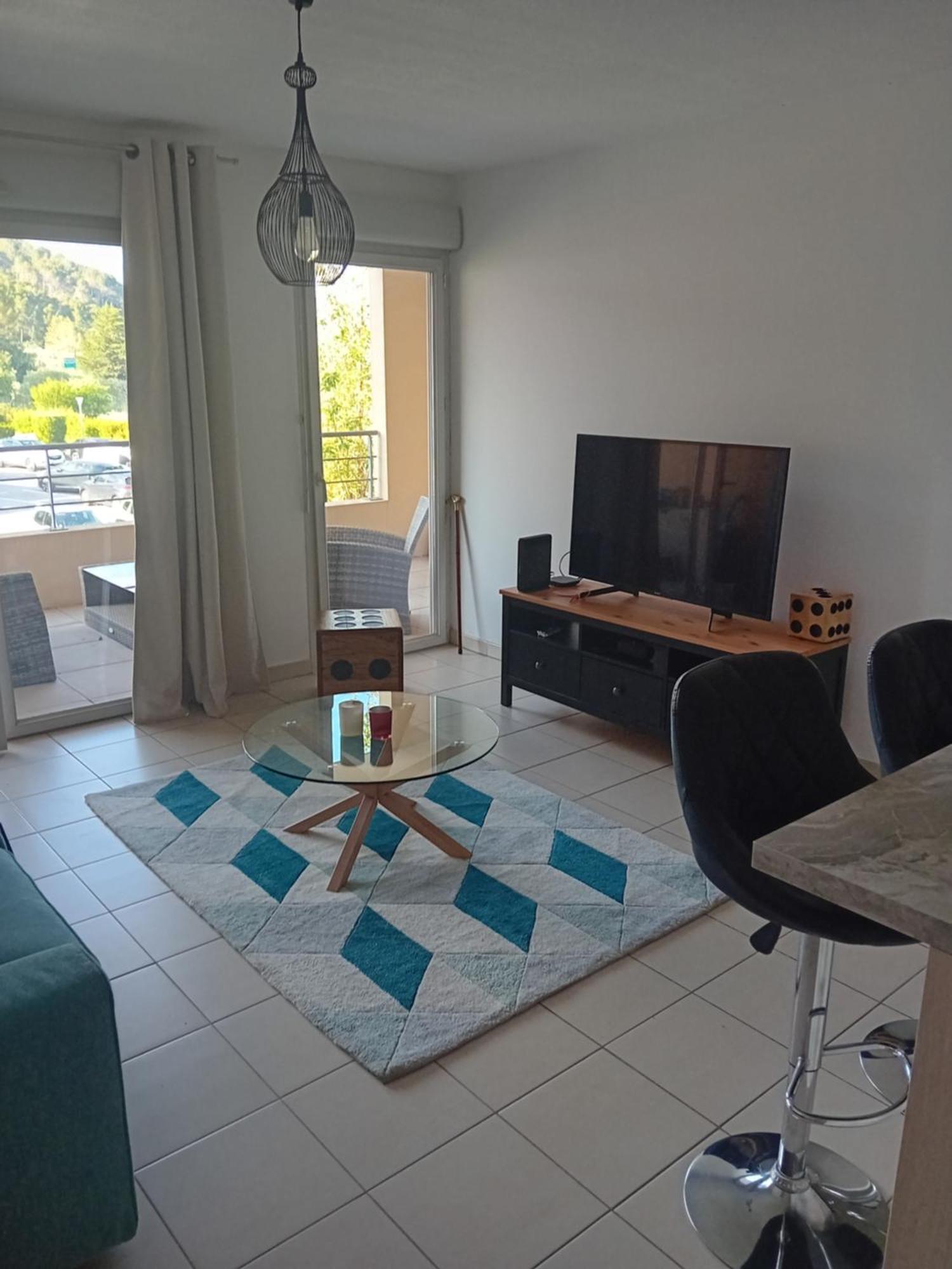 Superbe Appartement T2 Cuers Exterior photo