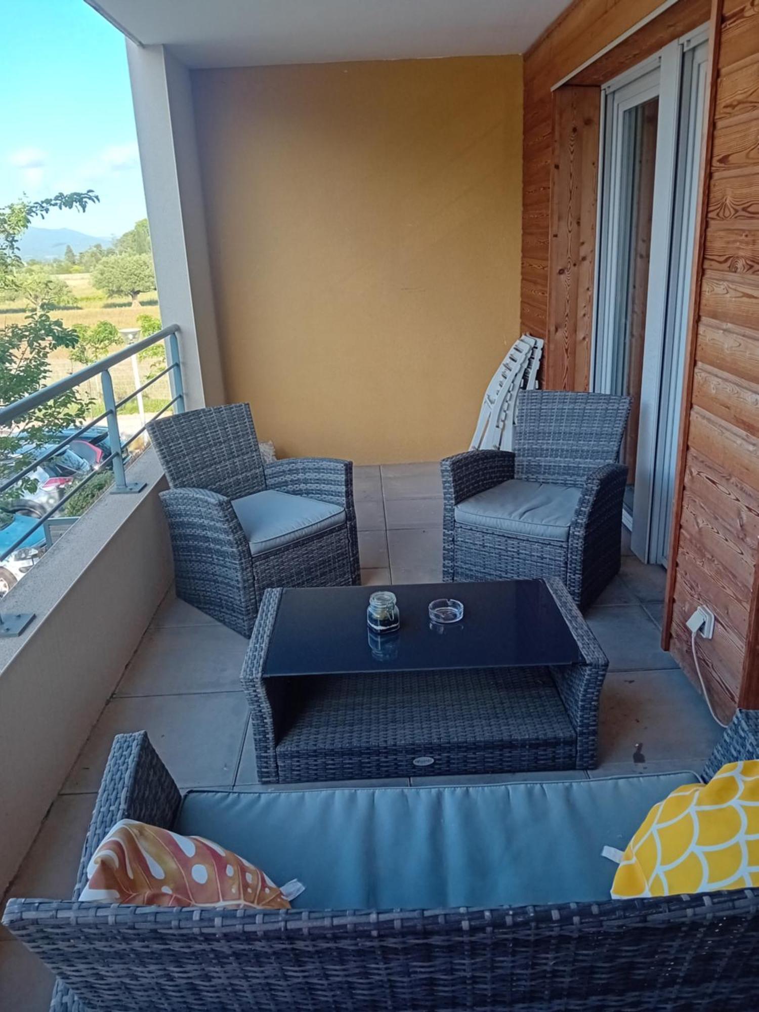 Superbe Appartement T2 Cuers Exterior photo